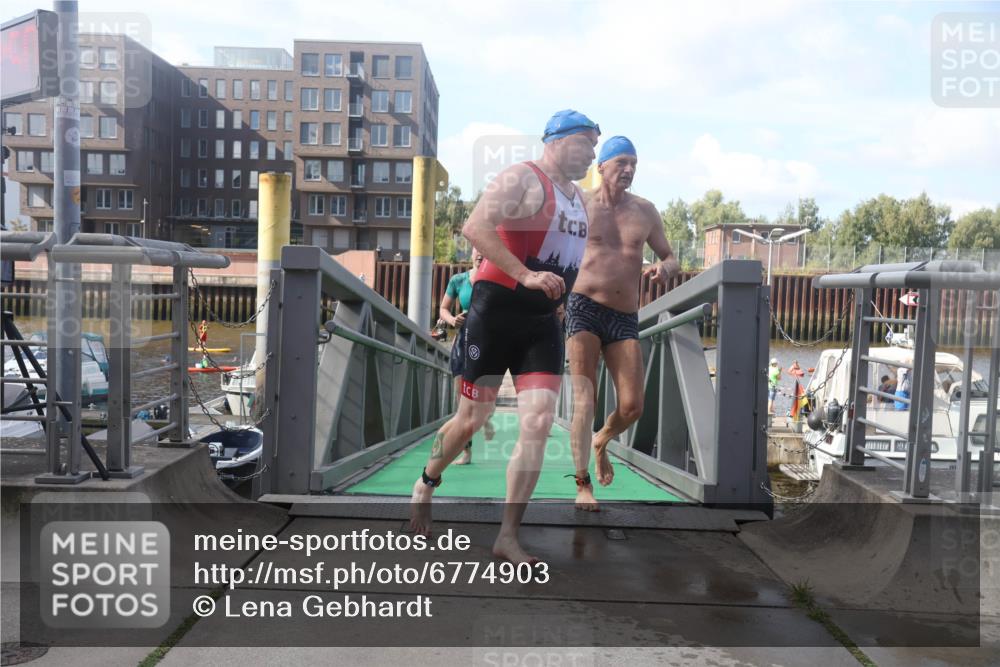 11.08.2024 - GEWOBA Citytriathlon Bremen Lena Gebhardt http://msf.ph/oto/6774903 11.08.2024 10:11:50 Schwimmen 2, 15, 18, 32, 35, 74, 84, 91, 113, 114 meine-sportfotos.de