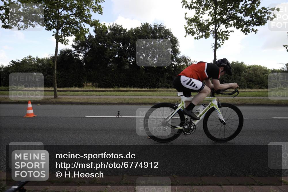 11.08.2024 - GEWOBA Citytriathlon Bremen H.Heesch http://msf.ph/oto/6774912 11.08.2024 10:37:11 Radfahren 16 meine-sportfotos.de