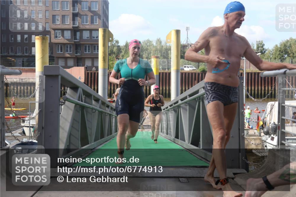 11.08.2024 - GEWOBA Citytriathlon Bremen Lena Gebhardt http://msf.ph/oto/6774913 11.08.2024 10:11:51 Schwimmen 2, 15, 18, 32, 35, 74, 84, 91, 113, 114 meine-sportfotos.de