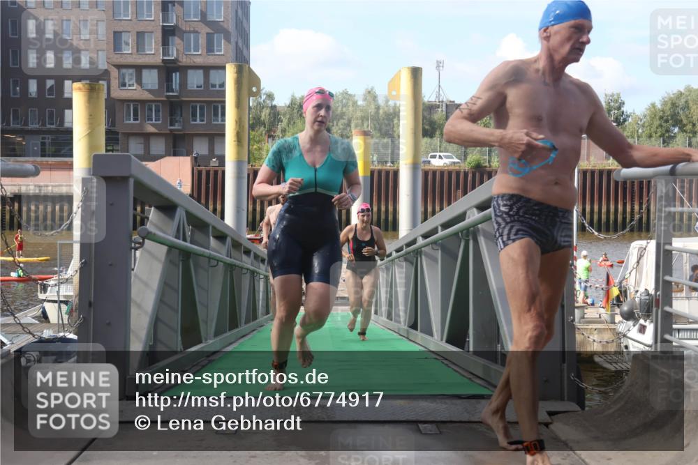 11.08.2024 - GEWOBA Citytriathlon Bremen Lena Gebhardt http://msf.ph/oto/6774917 11.08.2024 10:11:51 Schwimmen 2, 15, 18, 32, 35, 74, 84, 91, 113, 114 meine-sportfotos.de
