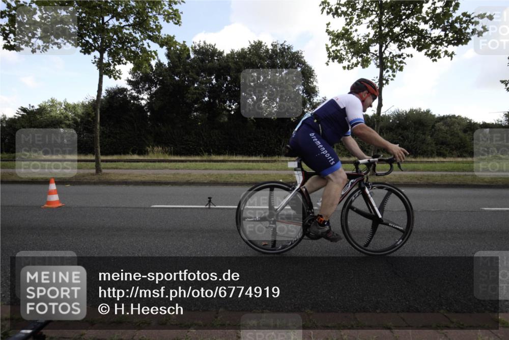 11.08.2024 - GEWOBA Citytriathlon Bremen H.Heesch http://msf.ph/oto/6774919 11.08.2024 10:37:54 Radfahren 1, 56, 59 meine-sportfotos.de