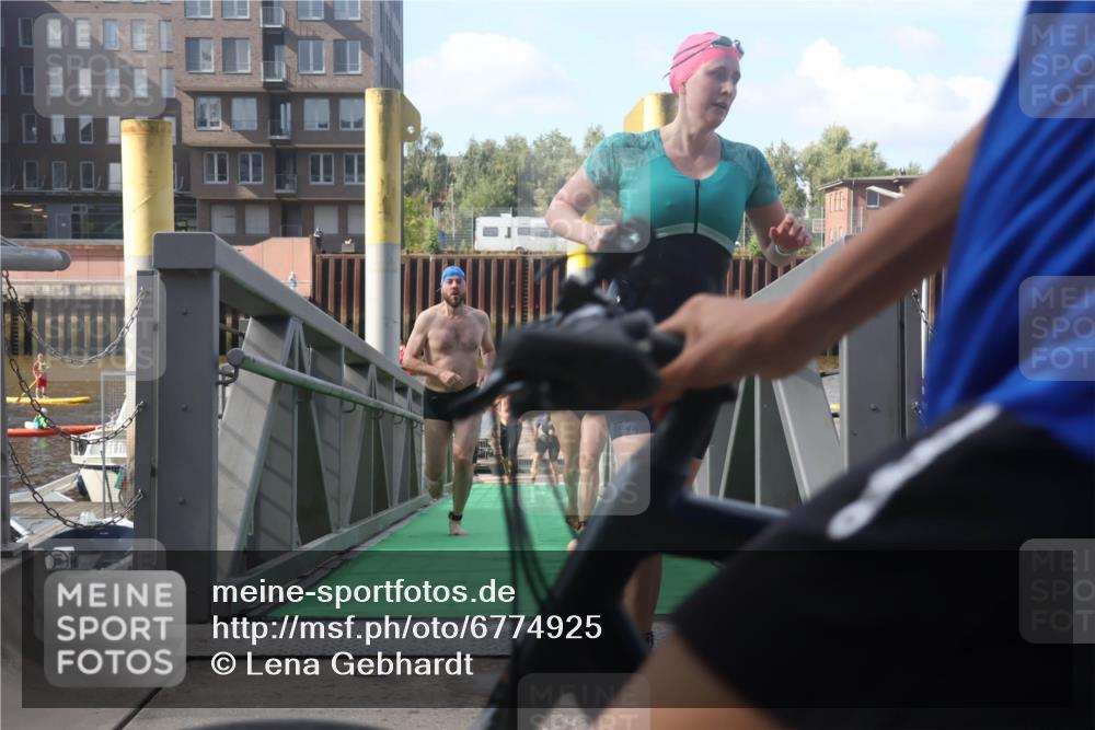 11.08.2024 - GEWOBA Citytriathlon Bremen Lena Gebhardt http://msf.ph/oto/6774925 11.08.2024 10:11:51 Schwimmen 2, 15, 18, 32, 35, 74, 84, 91, 113, 114 meine-sportfotos.de