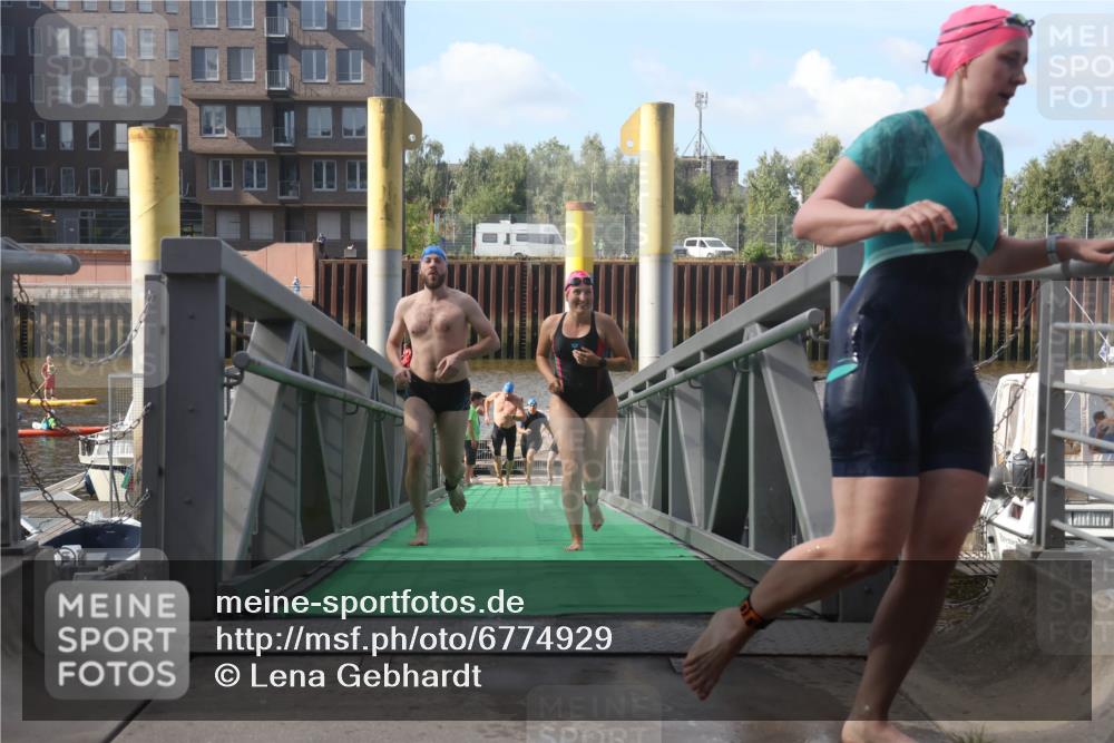 11.08.2024 - GEWOBA Citytriathlon Bremen Lena Gebhardt http://msf.ph/oto/6774929 11.08.2024 10:11:52 Schwimmen 2, 15, 18, 32, 35, 74, 84, 88, 97, 113, 114 meine-sportfotos.de