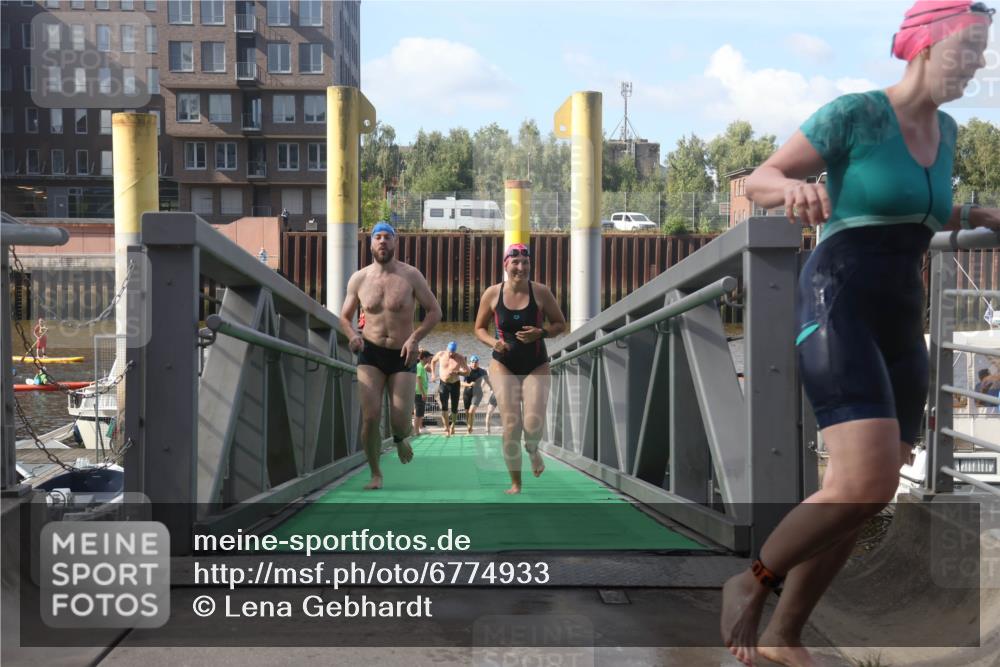 11.08.2024 - GEWOBA Citytriathlon Bremen Lena Gebhardt http://msf.ph/oto/6774933 11.08.2024 10:11:52 Schwimmen 2, 15, 18, 32, 35, 74, 84, 88, 97, 113, 114 meine-sportfotos.de