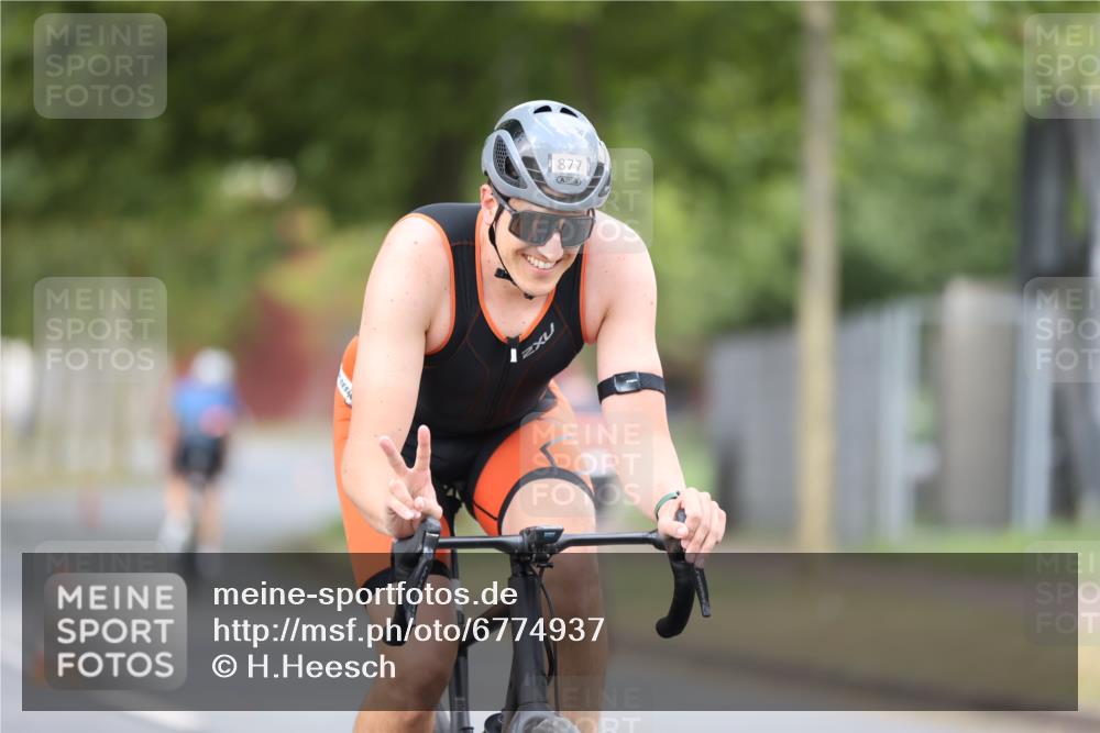 11.08.2024 - GEWOBA Citytriathlon Bremen H.Heesch http://msf.ph/oto/6774937 11.08.2024 11:42:37 Radfahren 857, 877 meine-sportfotos.de