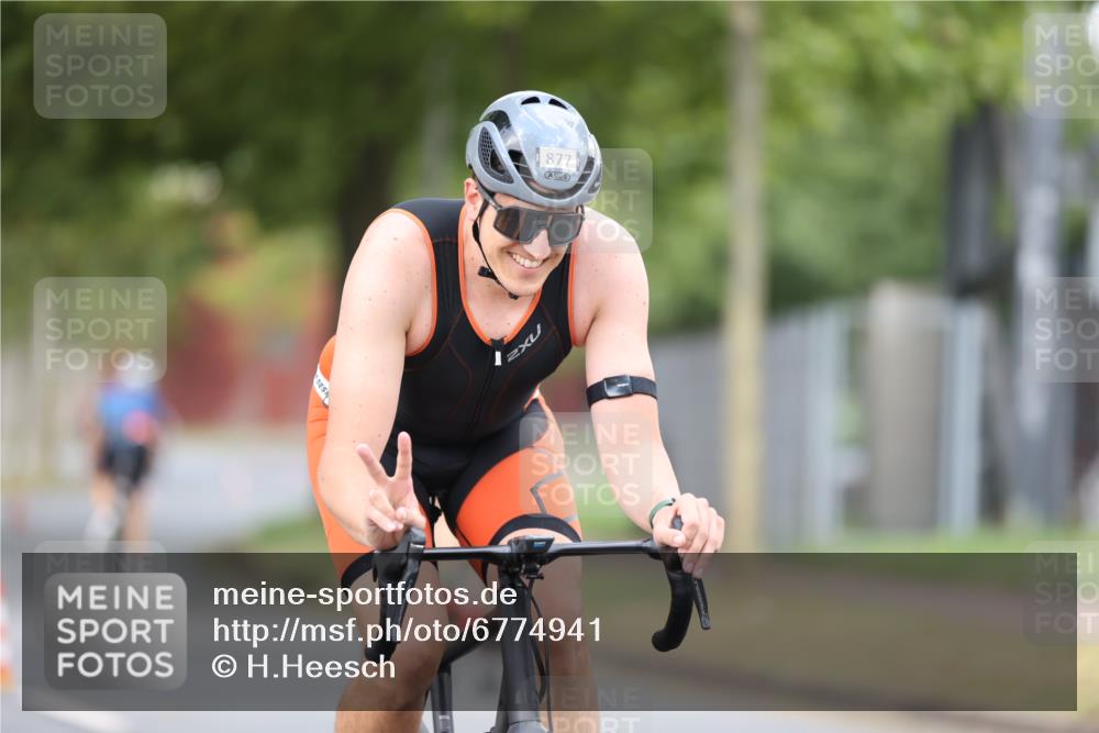 11.08.2024 - GEWOBA Citytriathlon Bremen H.Heesch http://msf.ph/oto/6774941 11.08.2024 11:42:37 Radfahren 857, 877 meine-sportfotos.de