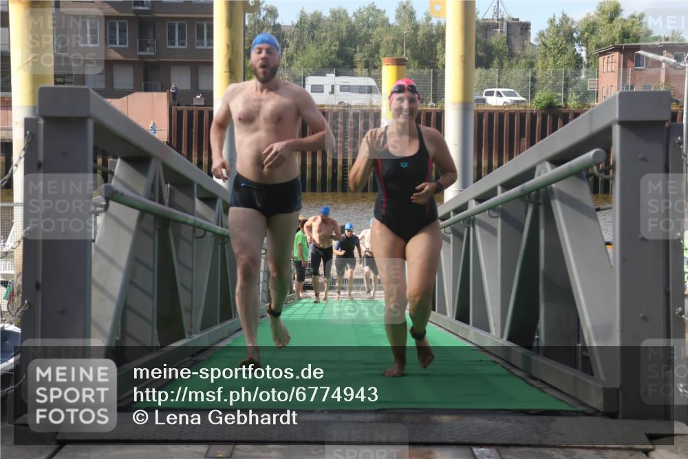 11.08.2024 - GEWOBA Citytriathlon Bremen Lena Gebhardt http://msf.ph/oto/6774943 11.08.2024 10:11:52 Schwimmen 2, 15, 18, 32, 35, 74, 84, 88, 97, 113, 114 meine-sportfotos.de