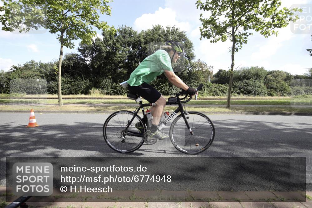 11.08.2024 - GEWOBA Citytriathlon Bremen H.Heesch http://msf.ph/oto/6774948 11.08.2024 10:38:53 Radfahren 31, 45, 91 meine-sportfotos.de