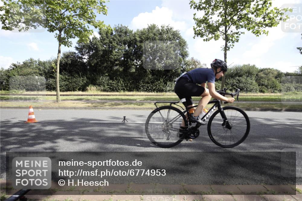 11.08.2024 - GEWOBA Citytriathlon Bremen H.Heesch http://msf.ph/oto/6774953 11.08.2024 10:38:59 Radfahren 20, 31, 45, 91 meine-sportfotos.de