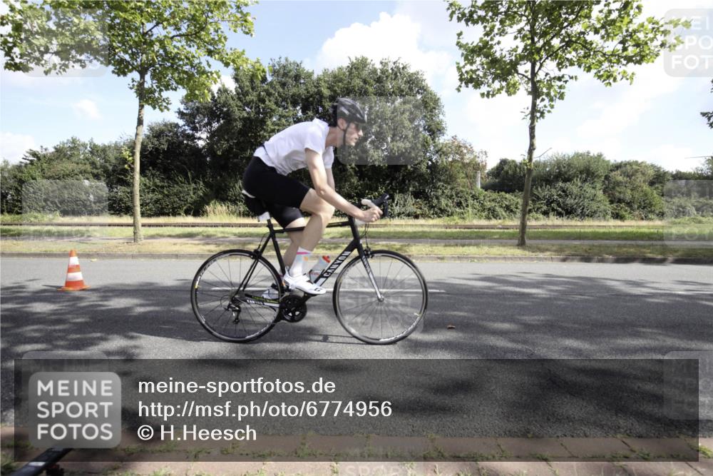 11.08.2024 - GEWOBA Citytriathlon Bremen H.Heesch http://msf.ph/oto/6774956 11.08.2024 10:39:13 Radfahren 20, 91, 92 meine-sportfotos.de