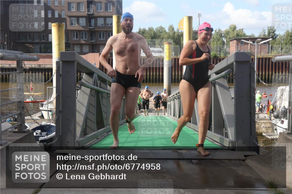 11.08.2024 - GEWOBA Citytriathlon Bremen Lena Gebhardt http://msf.ph/oto/6774958 11.08.2024 10:11:53 Schwimmen 2, 15, 18, 35, 74, 84, 88, 97, 113, 114 meine-sportfotos.de