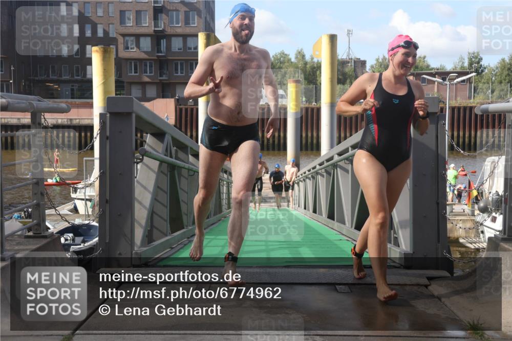 11.08.2024 - GEWOBA Citytriathlon Bremen Lena Gebhardt http://msf.ph/oto/6774962 11.08.2024 10:11:53 Schwimmen 2, 15, 18, 35, 74, 84, 88, 97, 113, 114 meine-sportfotos.de