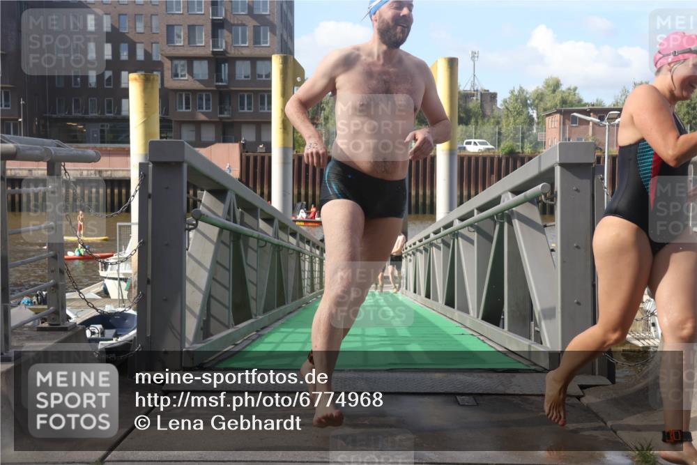 11.08.2024 - GEWOBA Citytriathlon Bremen Lena Gebhardt http://msf.ph/oto/6774968 11.08.2024 10:11:54 Schwimmen 2, 15, 18, 35, 49, 74, 84, 88, 97, 113, 114 meine-sportfotos.de