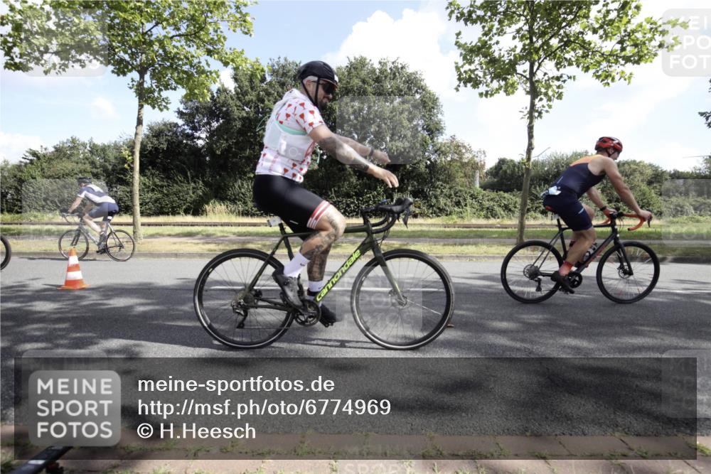 11.08.2024 - GEWOBA Citytriathlon Bremen H.Heesch http://msf.ph/oto/6774969 11.08.2024 10:39:40 Radfahren 78, 99 meine-sportfotos.de