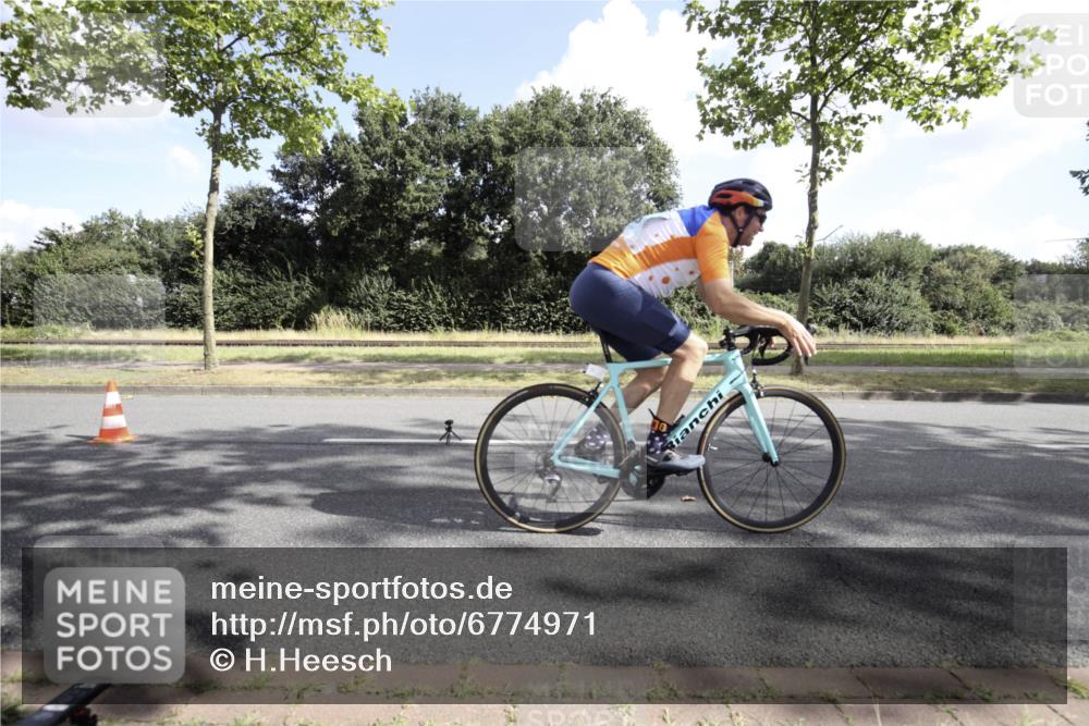 11.08.2024 - GEWOBA Citytriathlon Bremen H.Heesch http://msf.ph/oto/6774971 11.08.2024 10:40:10 Radfahren 33, 87 meine-sportfotos.de