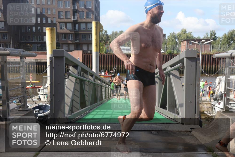 11.08.2024 - GEWOBA Citytriathlon Bremen Lena Gebhardt http://msf.ph/oto/6774972 11.08.2024 10:11:54 Schwimmen 2, 15, 18, 35, 49, 74, 84, 88, 97, 113, 114 meine-sportfotos.de