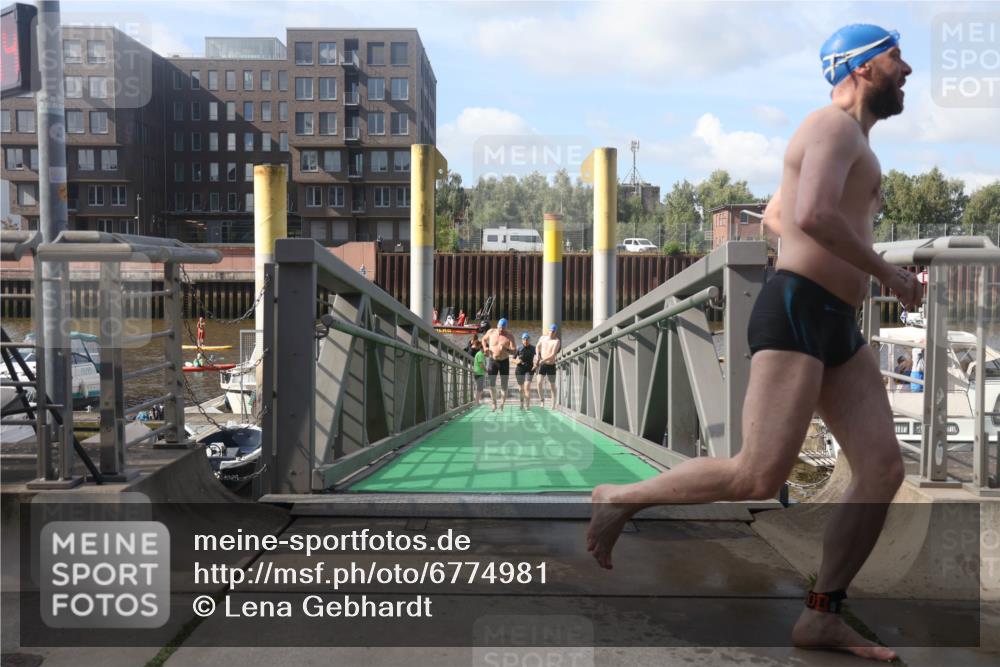 11.08.2024 - GEWOBA Citytriathlon Bremen Lena Gebhardt http://msf.ph/oto/6774981 11.08.2024 10:11:54 Schwimmen 2, 15, 18, 35, 49, 74, 84, 88, 97, 113, 114 meine-sportfotos.de