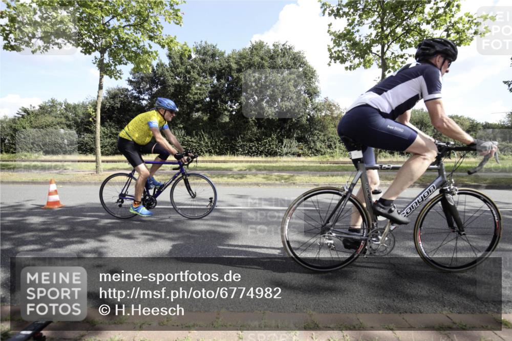 11.08.2024 - GEWOBA Citytriathlon Bremen H.Heesch http://msf.ph/oto/6774982 11.08.2024 10:40:34 Radfahren 9, 26, 27, 38, 42, 55, 64, 66, 71 meine-sportfotos.de