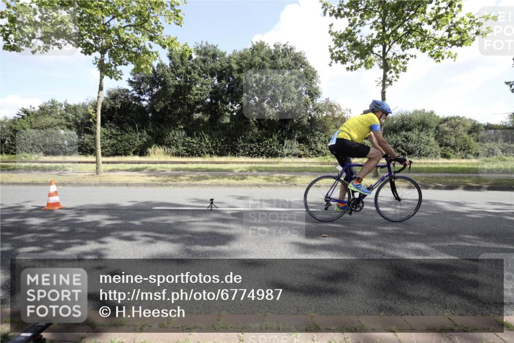 11.08.2024 - GEWOBA Citytriathlon Bremen H.Heesch http://msf.ph/oto/6774987 11.08.2024 10:40:34 Radfahren 9, 26, 27, 38, 42, 55, 64, 66, 71 meine-sportfotos.de