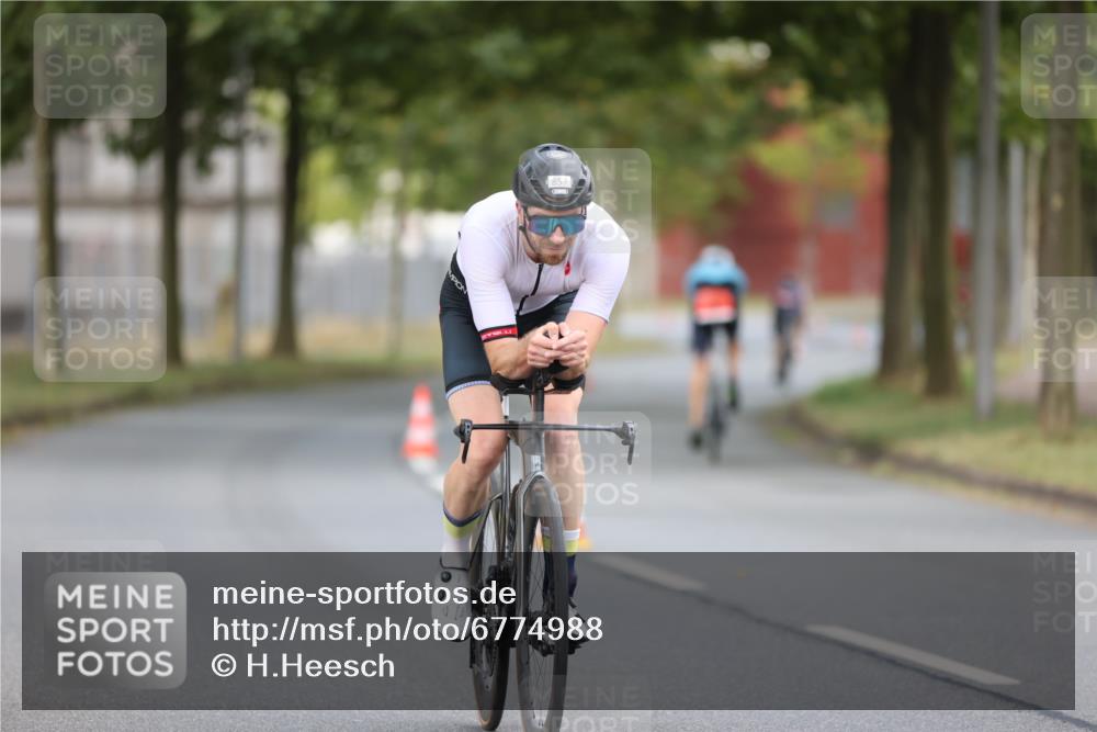 11.08.2024 - GEWOBA Citytriathlon Bremen H.Heesch http://msf.ph/oto/6774988 11.08.2024 11:42:48 Radfahren 857, 1008 meine-sportfotos.de