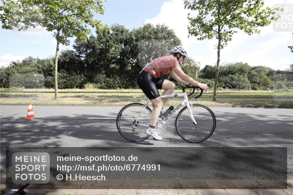 11.08.2024 - GEWOBA Citytriathlon Bremen H.Heesch http://msf.ph/oto/6774991 11.08.2024 10:40:37 Radfahren 9, 26, 27, 38, 42, 55, 64, 66, 71 meine-sportfotos.de