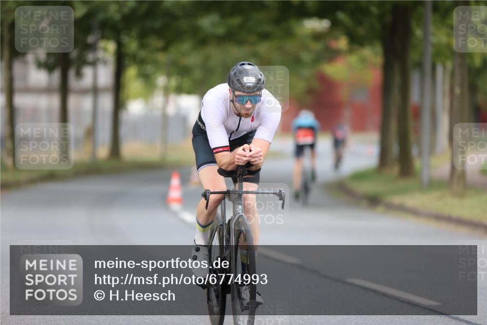 11.08.2024 - GEWOBA Citytriathlon Bremen H.Heesch http://msf.ph/oto/6774993 11.08.2024 11:42:48 Radfahren 857, 1008 meine-sportfotos.de