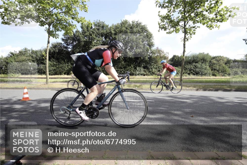 11.08.2024 - GEWOBA Citytriathlon Bremen H.Heesch http://msf.ph/oto/6774995 11.08.2024 10:40:49 Radfahren 32, 49, 55, 69, 80, 98, 109 meine-sportfotos.de