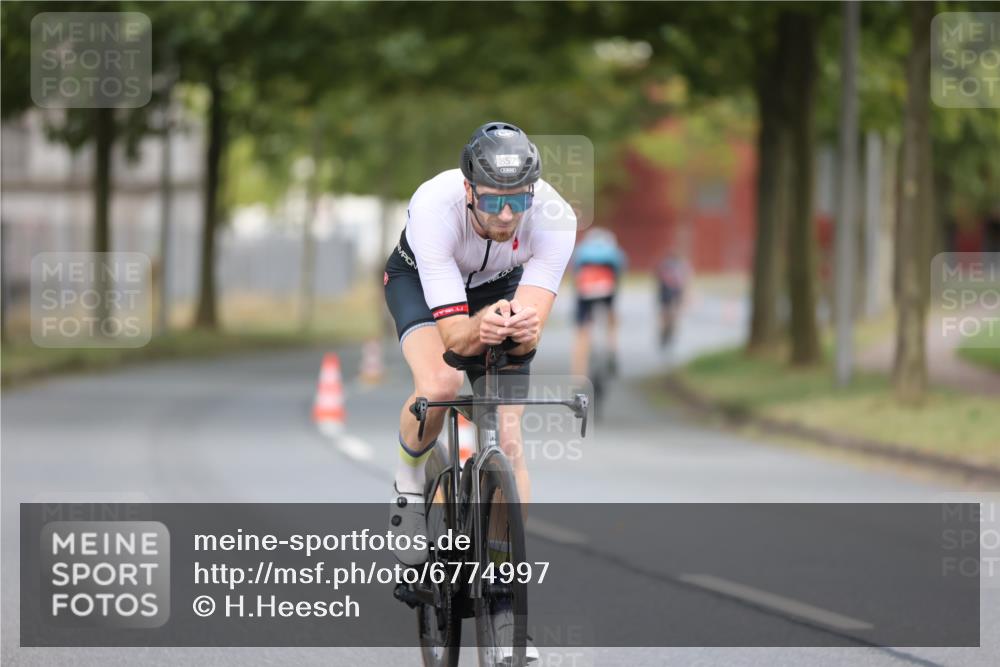 11.08.2024 - GEWOBA Citytriathlon Bremen H.Heesch http://msf.ph/oto/6774997 11.08.2024 11:42:48 Radfahren 857, 1008 meine-sportfotos.de