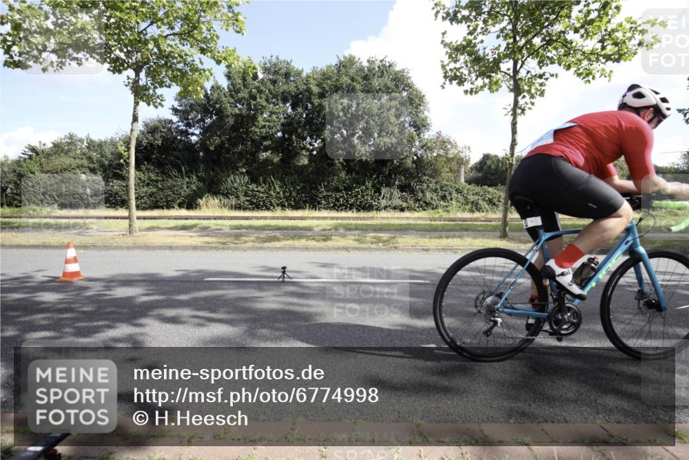 11.08.2024 - GEWOBA Citytriathlon Bremen H.Heesch http://msf.ph/oto/6774998 11.08.2024 10:40:54 Radfahren 32, 49, 55, 69, 80, 98, 109 meine-sportfotos.de