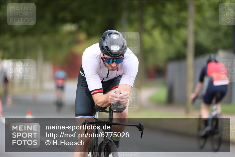 11.08.2024 - GEWOBA Citytriathlon Bremen H.Heesch http://msf.ph/oto/6775026 11.08.2024 11:42:49 Radfahren 857, 1008 meine-sportfotos.de