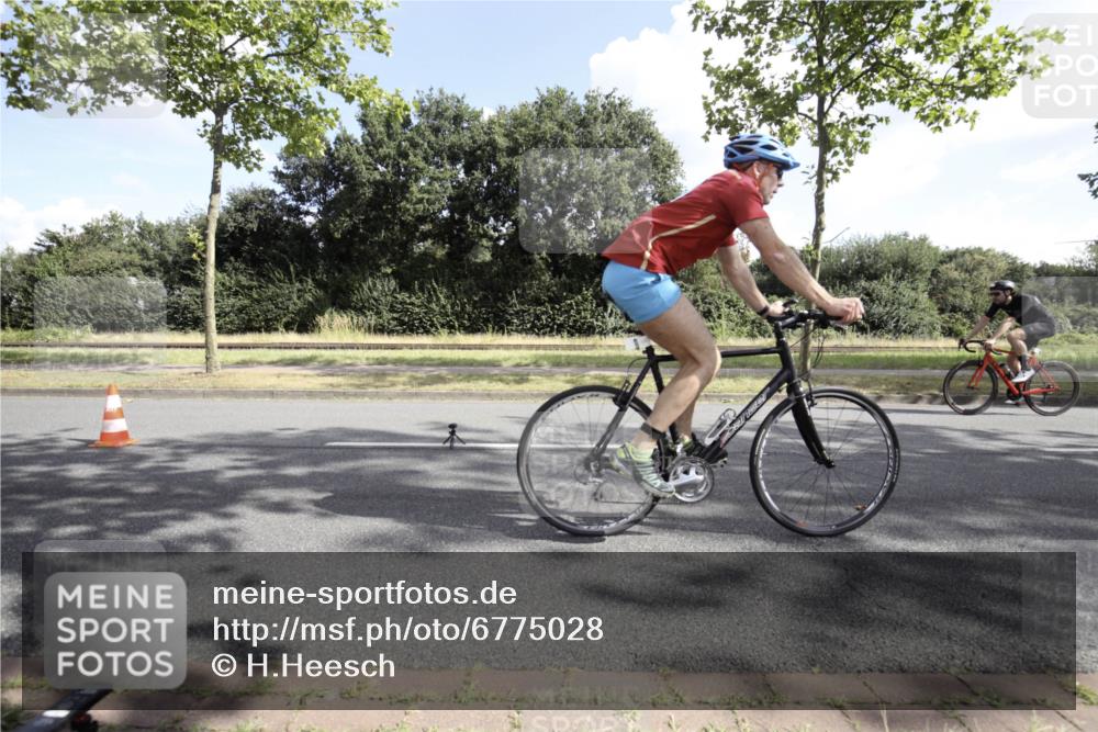 11.08.2024 - GEWOBA Citytriathlon Bremen H.Heesch http://msf.ph/oto/6775028 11.08.2024 10:41:45 Radfahren 7, 35, 47, 102, 110 meine-sportfotos.de