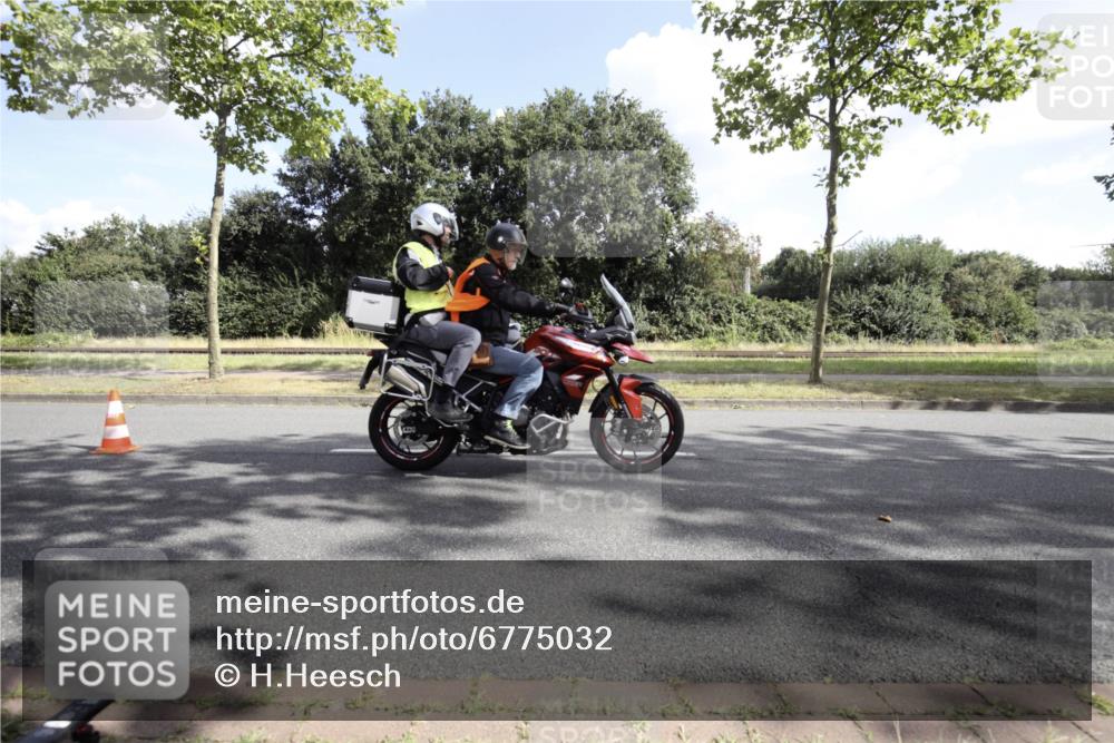 11.08.2024 - GEWOBA Citytriathlon Bremen H.Heesch http://msf.ph/oto/6775032 11.08.2024 10:41:55 Radfahren 5, 75, 102 meine-sportfotos.de