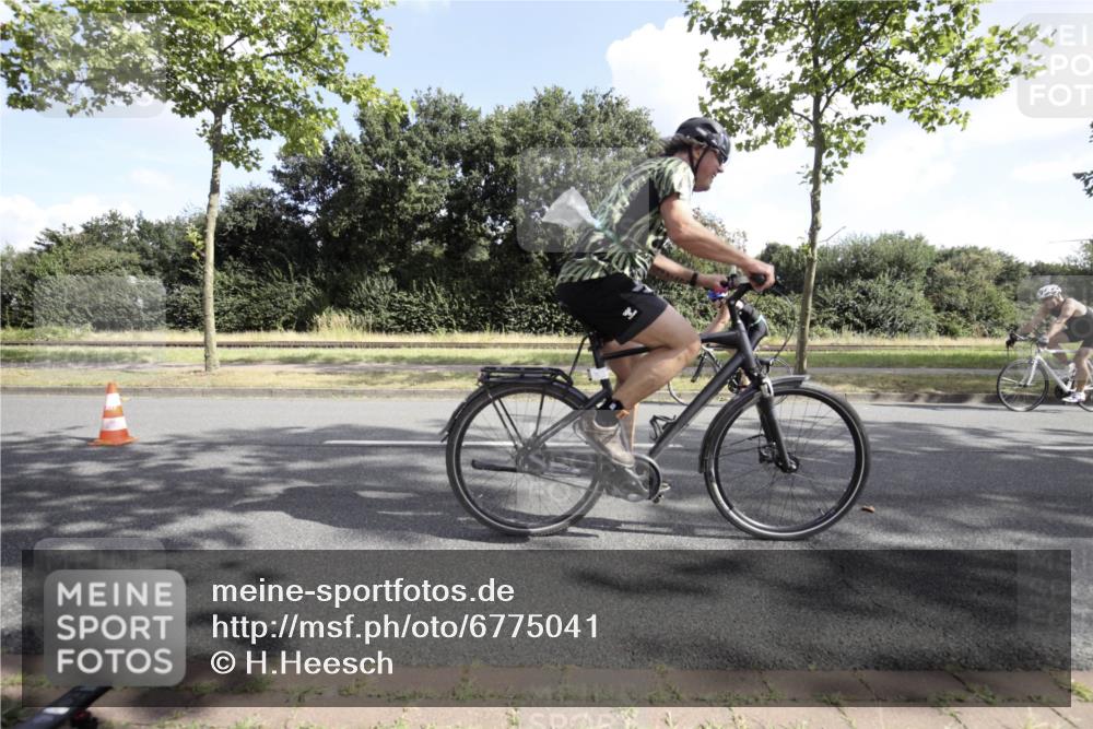 11.08.2024 - GEWOBA Citytriathlon Bremen H.Heesch http://msf.ph/oto/6775041 11.08.2024 10:42:10 Radfahren 5, 22, 75 meine-sportfotos.de