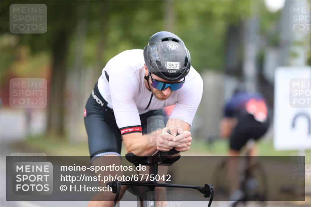 11.08.2024 - GEWOBA Citytriathlon Bremen H.Heesch http://msf.ph/oto/6775042 11.08.2024 11:42:49 Radfahren 857, 1008 meine-sportfotos.de