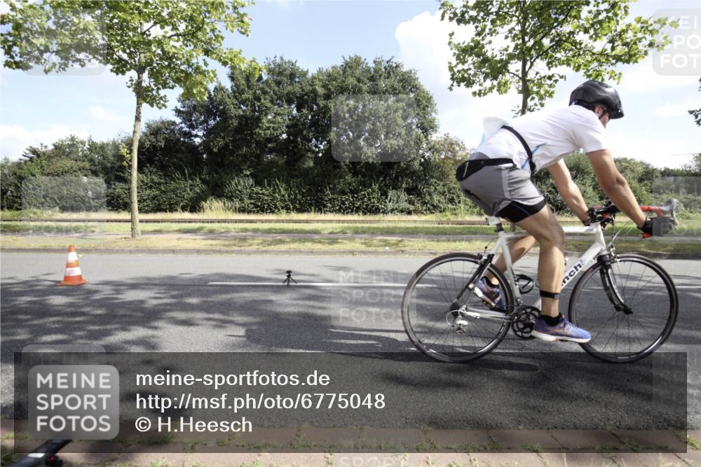 11.08.2024 - GEWOBA Citytriathlon Bremen H.Heesch http://msf.ph/oto/6775048 11.08.2024 10:42:21 Radfahren 22, 74, 106 meine-sportfotos.de