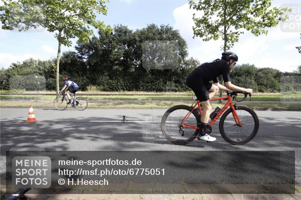 11.08.2024 - GEWOBA Citytriathlon Bremen H.Heesch http://msf.ph/oto/6775051 11.08.2024 10:42:35 Radfahren 12, 67, 68, 74, 88, 106 meine-sportfotos.de