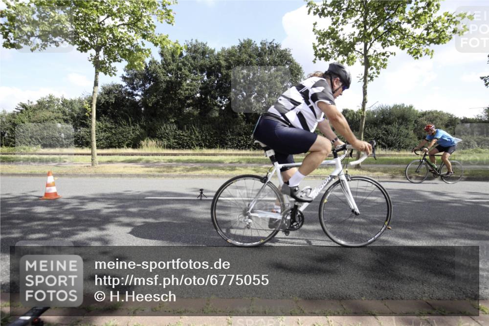 11.08.2024 - GEWOBA Citytriathlon Bremen H.Heesch http://msf.ph/oto/6775055 11.08.2024 10:42:37 Radfahren 12, 67, 68, 74, 88, 106 meine-sportfotos.de