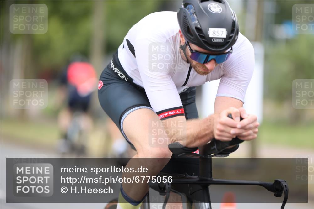 11.08.2024 - GEWOBA Citytriathlon Bremen H.Heesch http://msf.ph/oto/6775056 11.08.2024 11:42:49 Radfahren 857, 1008 meine-sportfotos.de
