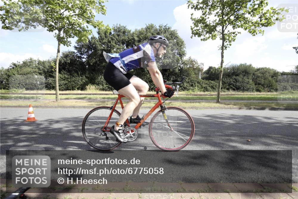 11.08.2024 - GEWOBA Citytriathlon Bremen H.Heesch http://msf.ph/oto/6775058 11.08.2024 10:42:43 Radfahren 12, 18, 67, 68, 70, 74, 88, 106 meine-sportfotos.de