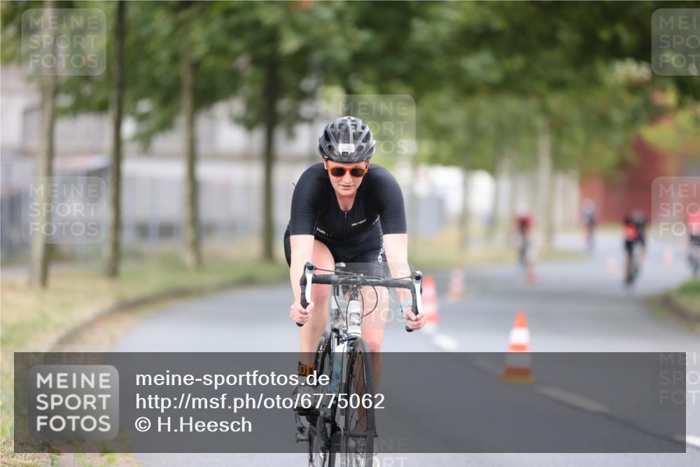 11.08.2024 - GEWOBA Citytriathlon Bremen H.Heesch http://msf.ph/oto/6775062 11.08.2024 11:42:57 Radfahren 780, 857, 1008 meine-sportfotos.de