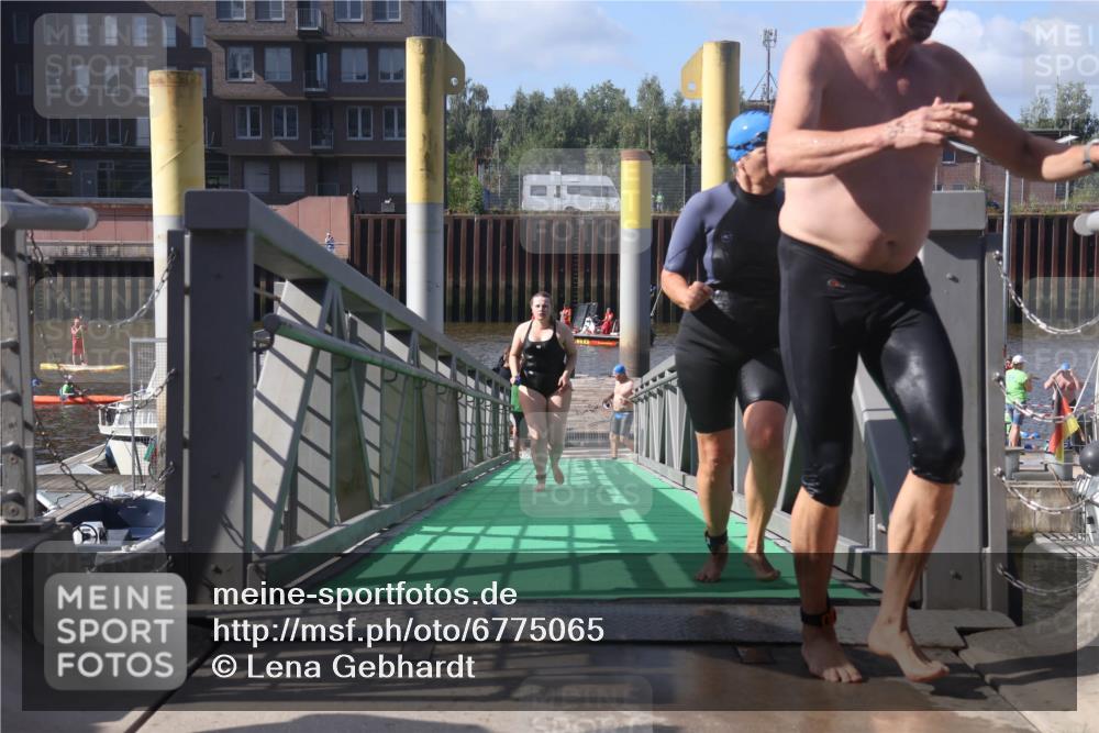 11.08.2024 - GEWOBA Citytriathlon Bremen Lena Gebhardt http://msf.ph/oto/6775065 11.08.2024 10:12:02 Schwimmen 15, 49, 68, 74, 84, 88, 97, 113, 114 meine-sportfotos.de