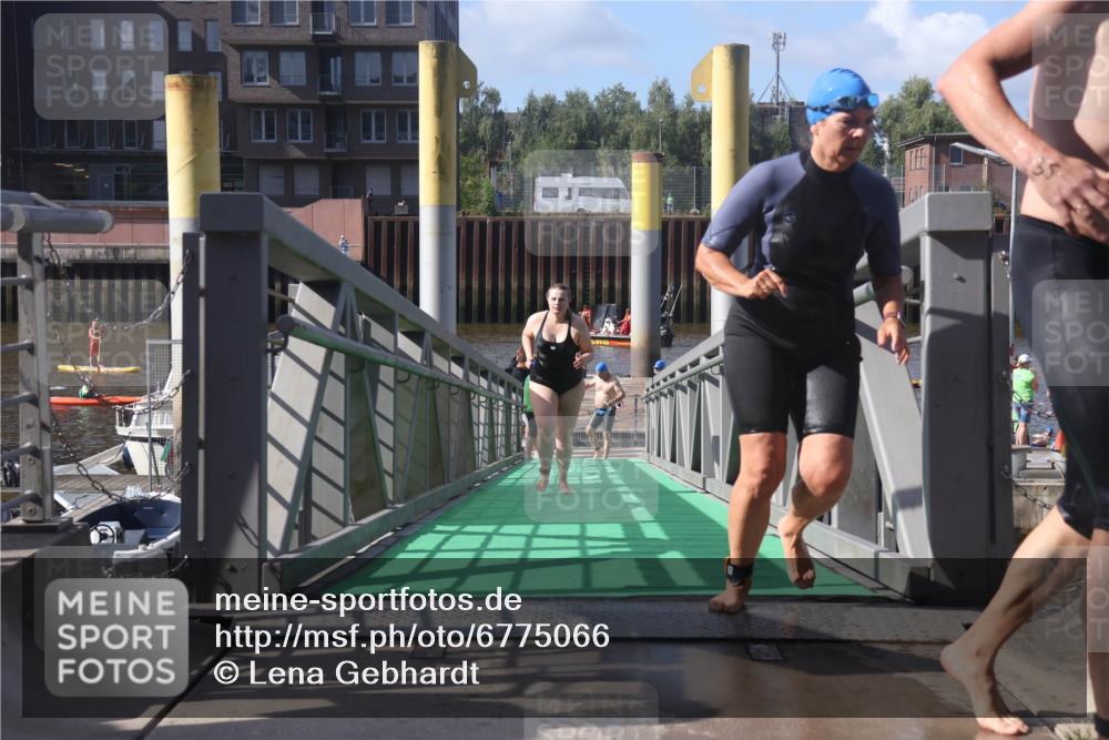 11.08.2024 - GEWOBA Citytriathlon Bremen Lena Gebhardt http://msf.ph/oto/6775066 11.08.2024 10:12:03 Schwimmen 15, 49, 68, 74, 84, 88, 97, 114 meine-sportfotos.de
