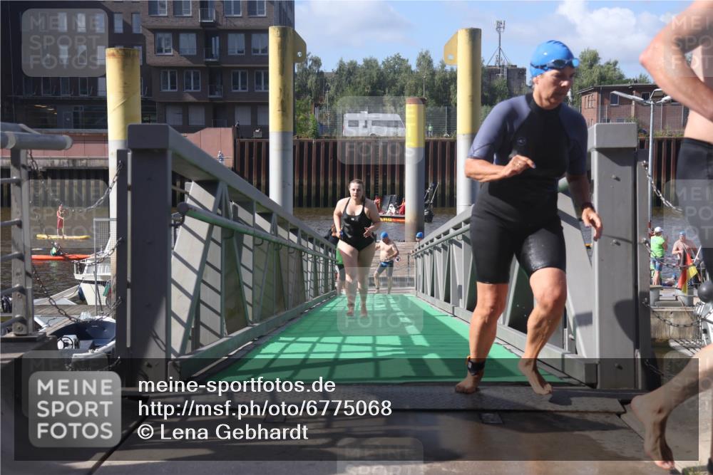 11.08.2024 - GEWOBA Citytriathlon Bremen Lena Gebhardt http://msf.ph/oto/6775068 11.08.2024 10:12:03 Schwimmen 15, 49, 68, 74, 84, 88, 97, 114 meine-sportfotos.de