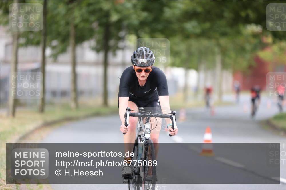 11.08.2024 - GEWOBA Citytriathlon Bremen H.Heesch http://msf.ph/oto/6775069 11.08.2024 11:42:57 Radfahren 780, 857, 1008 meine-sportfotos.de