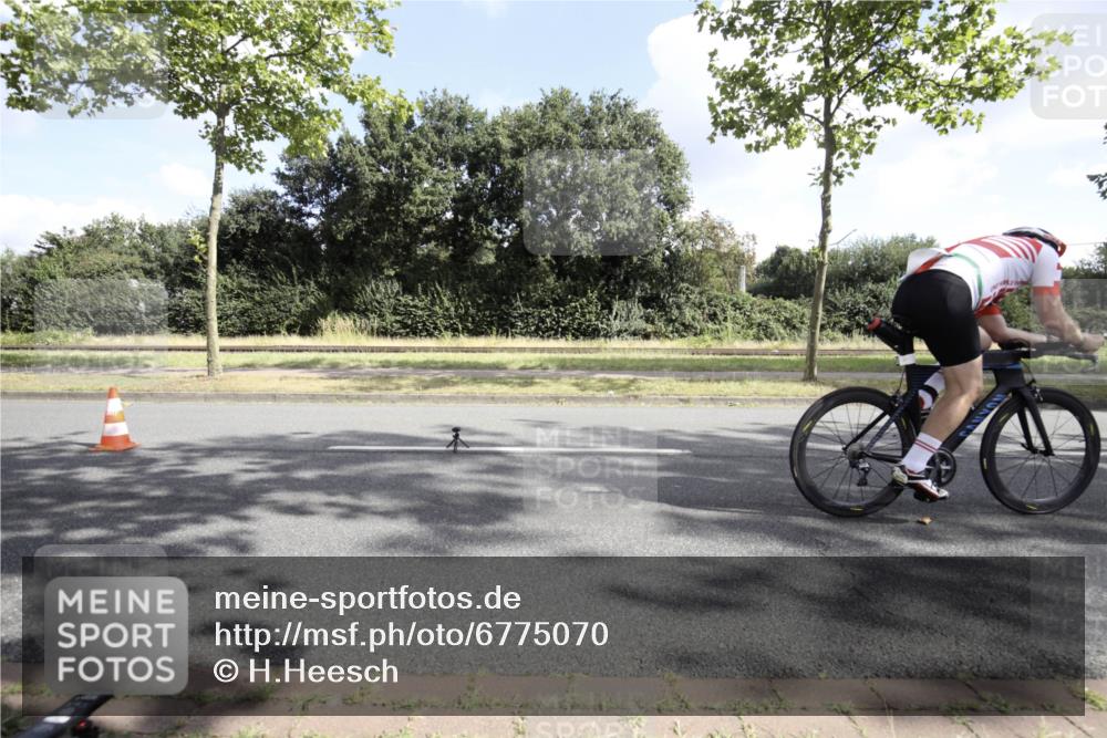 11.08.2024 - GEWOBA Citytriathlon Bremen H.Heesch http://msf.ph/oto/6775070 11.08.2024 10:42:47 Radfahren 12, 18, 21, 67, 68, 70, 88 meine-sportfotos.de