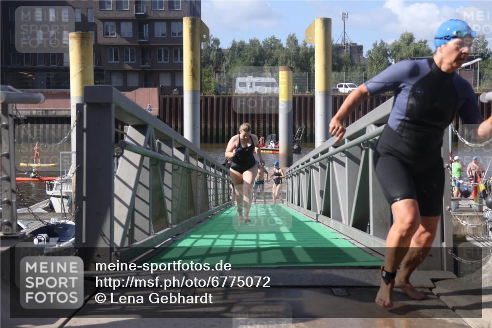 11.08.2024 - GEWOBA Citytriathlon Bremen Lena Gebhardt http://msf.ph/oto/6775072 11.08.2024 10:12:03 Schwimmen 15, 49, 68, 74, 84, 88, 97, 114 meine-sportfotos.de