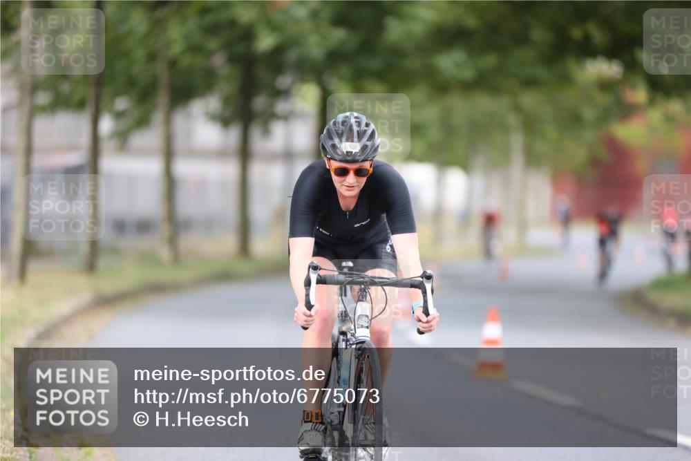 11.08.2024 - GEWOBA Citytriathlon Bremen H.Heesch http://msf.ph/oto/6775073 11.08.2024 11:42:57 Radfahren 780, 857, 1008 meine-sportfotos.de
