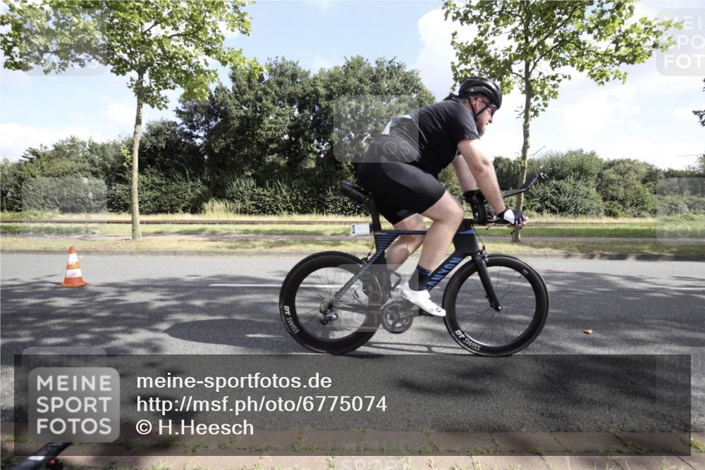 11.08.2024 - GEWOBA Citytriathlon Bremen H.Heesch http://msf.ph/oto/6775074 11.08.2024 10:42:56 Radfahren 18, 21, 67, 70, 88, 101, 116 meine-sportfotos.de