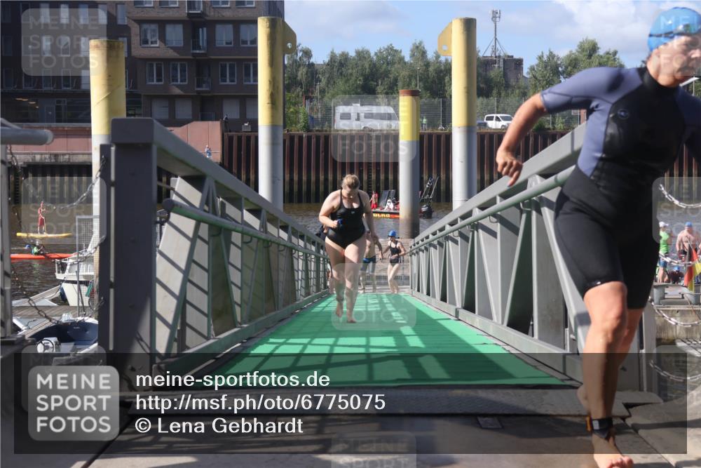 11.08.2024 - GEWOBA Citytriathlon Bremen Lena Gebhardt http://msf.ph/oto/6775075 11.08.2024 10:12:03 Schwimmen 15, 49, 68, 74, 84, 88, 97, 114 meine-sportfotos.de