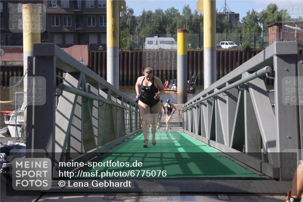 11.08.2024 - GEWOBA Citytriathlon Bremen Lena Gebhardt http://msf.ph/oto/6775076 11.08.2024 10:12:03 Schwimmen 15, 49, 68, 74, 84, 88, 97, 114 meine-sportfotos.de